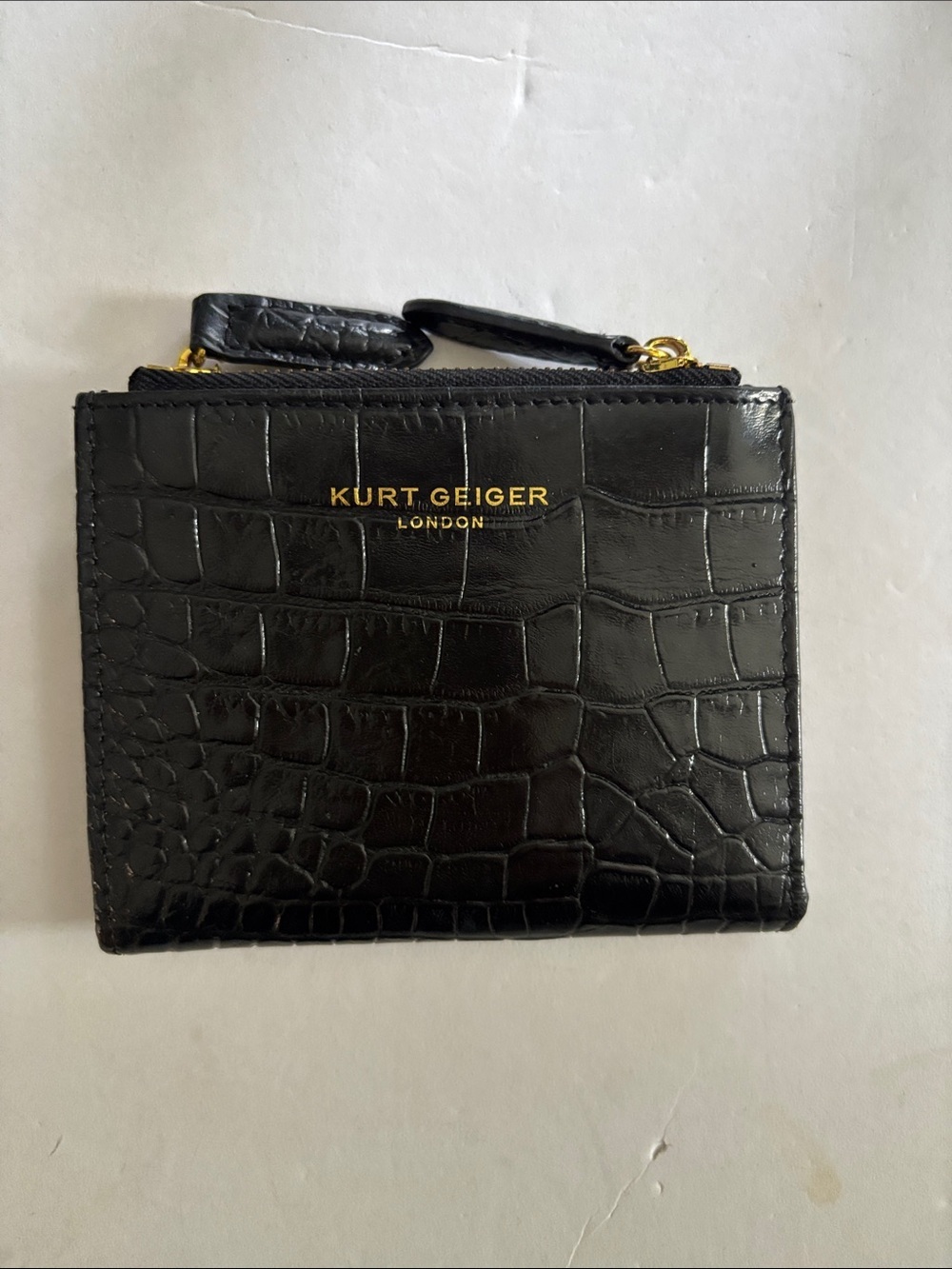 KURT GEIGER BLACK EMBOSSED LEATHER WALLET SNAP CLOSURE 2 GOLD TONED ZIP POCKETS
